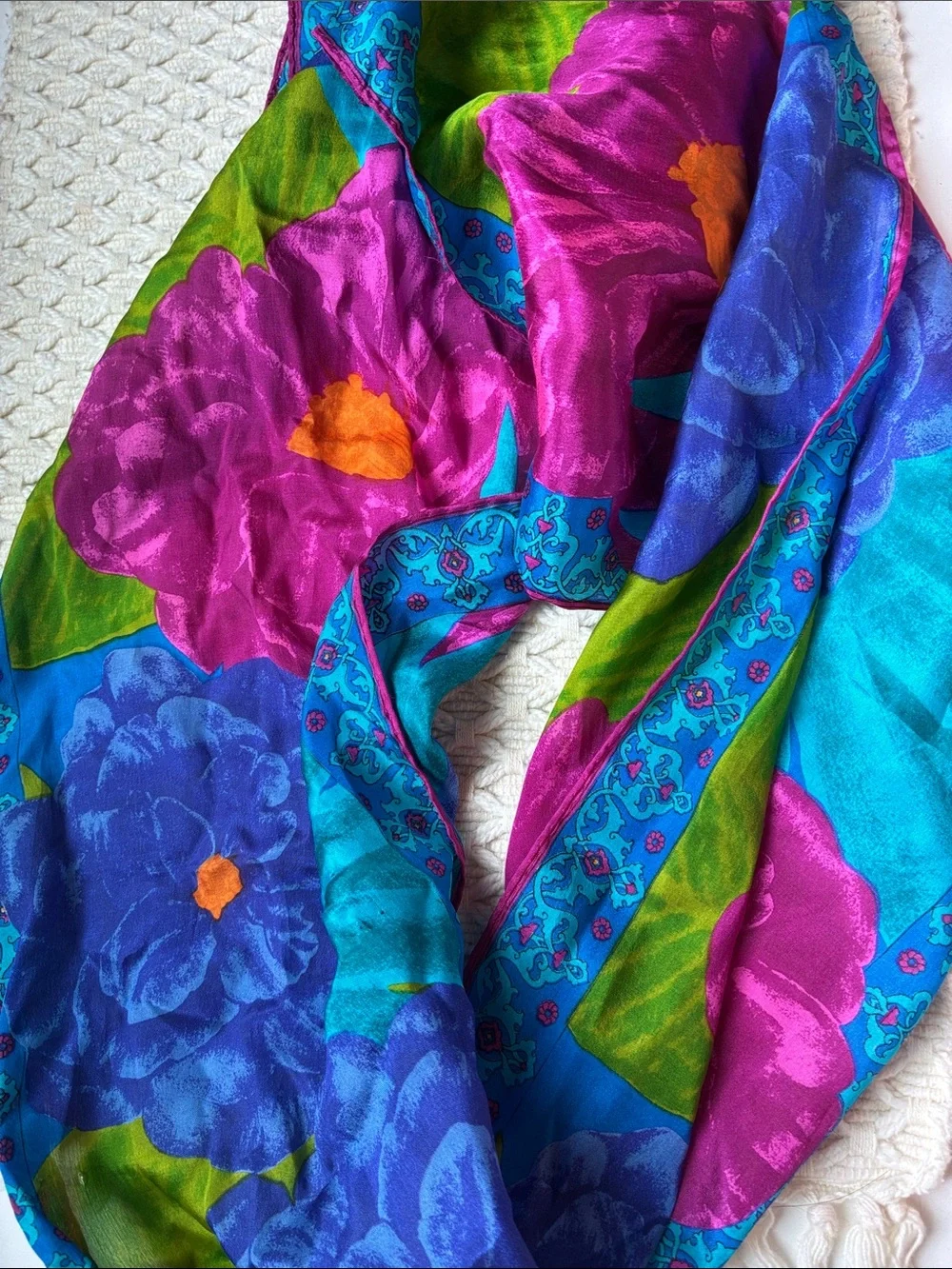 VTG LIZ CLAIBORNE SILK SCARF
